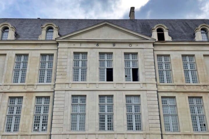 Self-Guided Reims Scavenger Hunt: Discover Cathedral Streets and Champagne History photo 5