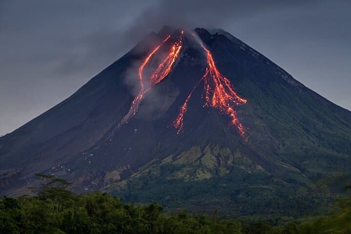 Merapi Night Lava Viewing from Yogyakarta — Safe-Distance Volcano Tour