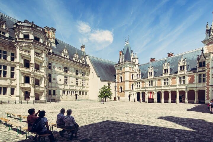 2-Day Loire Valley Castles Private Tour from Paris — Chambord, Chenonceau & Amboise photo 2