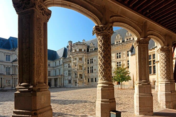 2-Day Loire Valley Castles Private Tour from Paris — Chambord, Chenonceau & Amboise photo 4