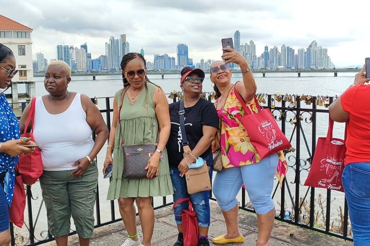 Panama Canal Evening Visit & Casco Viejo Bar Crawl from Riu Playa Blanca photo 6