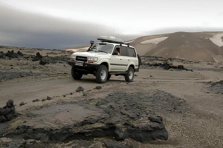 Mount Etna 4x4 Private Tour from Taormina with Winery Lunch
