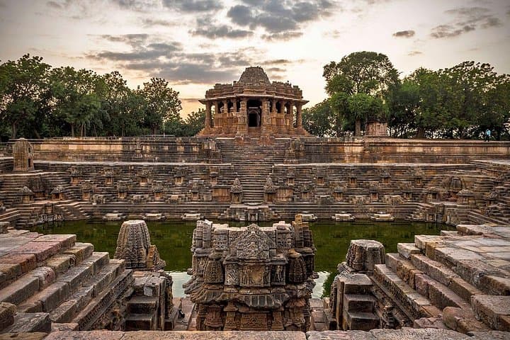 Full-Day Modhera Sun Temple and Rani Ki Vav Private Tour from Ahmedabad