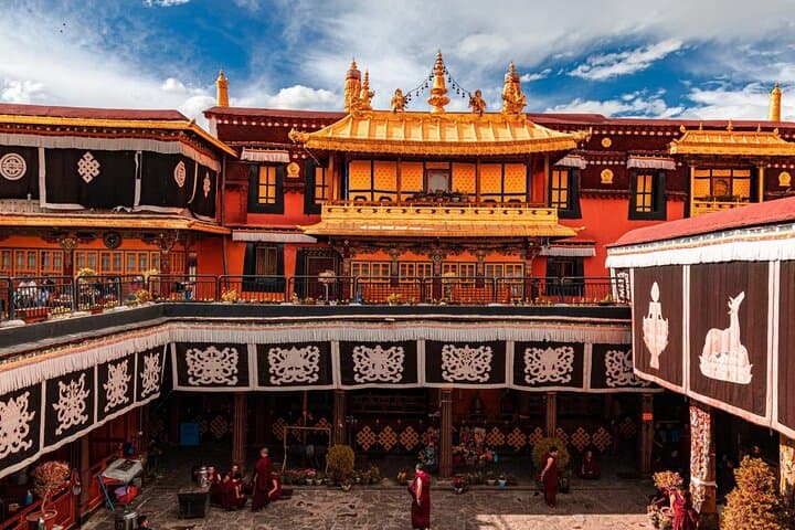 Panorama Multi-Day Tibet Tour: Lhasa, Nyingchi, Everest Base Camp & Namtso photo 4