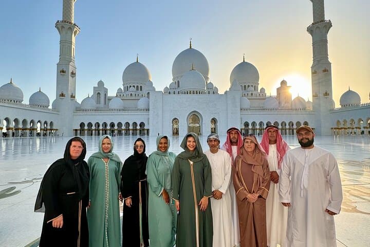 Full-Day Abu Dhabi Highlights Tour with Professional Photos photo 2