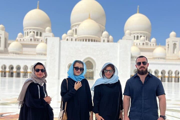 Full-Day Abu Dhabi Highlights Tour with Professional Photos