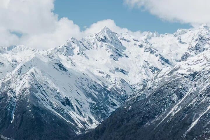 10-Day Lhasa & Everest Base Camp Tour — Flights, Soft-Sleeper Train & High-Altitude Lakes