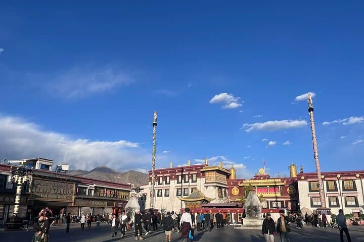 10-Day Lhasa & Everest Base Camp Tour — Flights, Soft-Sleeper Train & High-Altitude Lakes photo 4
