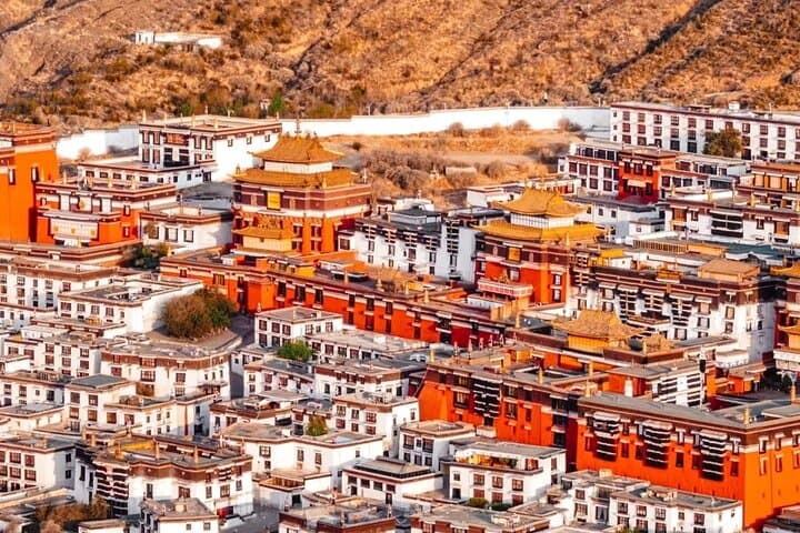 10-Day Lhasa & Everest Base Camp Tour — Flights, Soft-Sleeper Train & High-Altitude Lakes photo 5