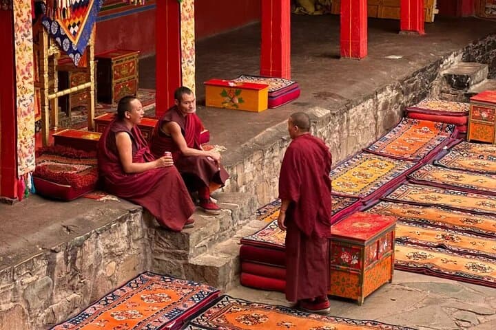 10-Day Lhasa & Everest Base Camp Tour — Flights, Soft-Sleeper Train & High-Altitude Lakes photo 6