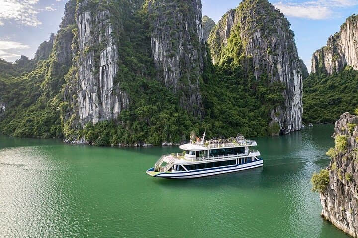 Ha Long Bay Day Cruise: Sung Sot Cave, Ti Top Island & Kayaking photo 4