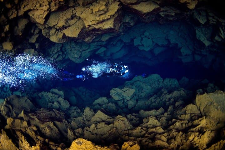 Silfra Fissure Scuba Dive from Reykjavik — Dive Between the Continents photo 4