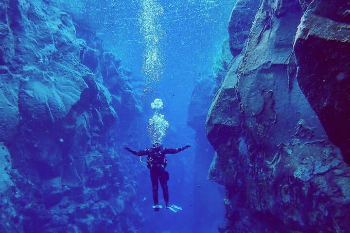 Silfra Fissure Scuba Dive from Reykjavik — Dive Between the Continents photo 2