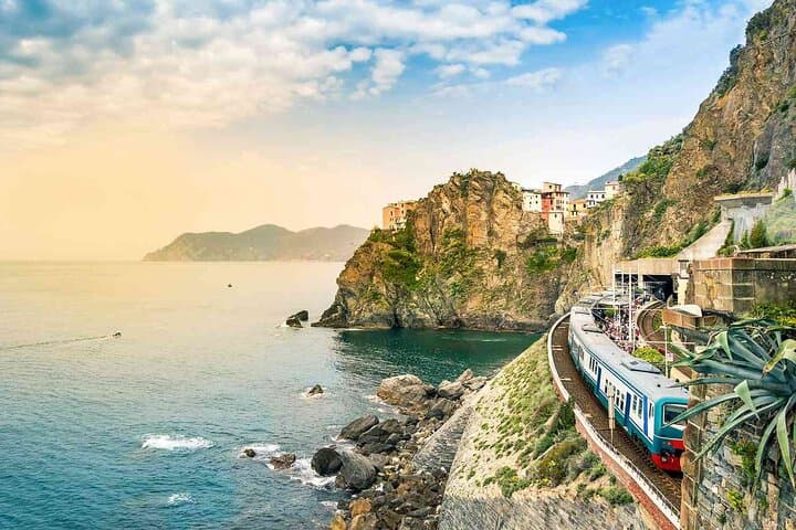 Cinque Terre Shore Excursion from La Spezia: Private Train Tour of Riomaggiore, Manarola, Vernazza & Monterosso photo 2