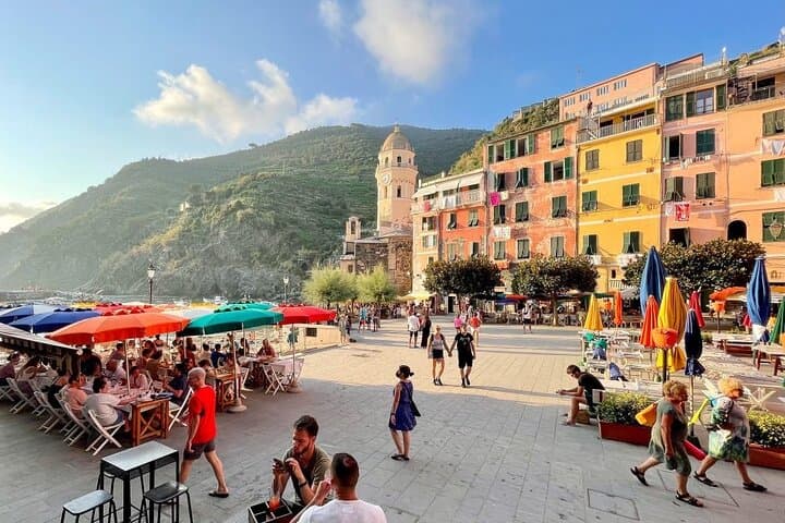 Cinque Terre Shore Excursion from La Spezia: Private Train Tour of Riomaggiore, Manarola, Vernazza & Monterosso