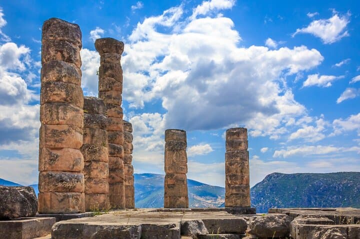 Private Luxury Tour to Delphi: Oracle, Arachova & Hosios Loukas in a Day photo 3
