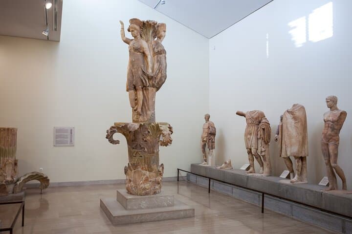 private-luxury-tour-delphi-galaxidi-oracle-to-the-sea photo 5