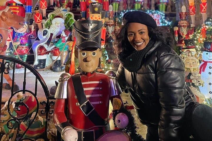 Dyker Heights Christmas Lights Tour: Brooklyn Illumination & NYC Skyline Sunset photo 2