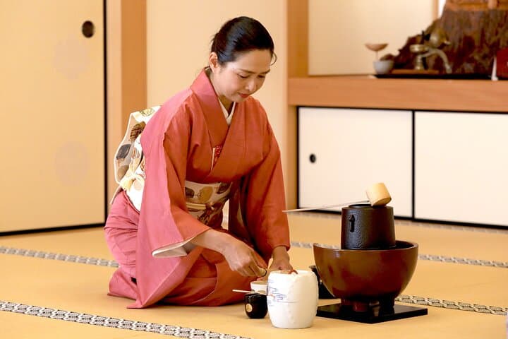 Tokyo Kimono Dressing & Tea Ceremony: Private Kimono Experience in a Tatami Room photo 5