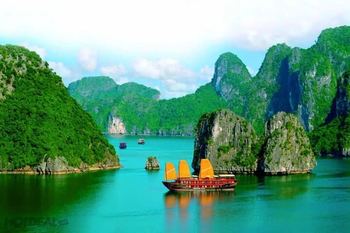 Halong Bay 5-Star Full-Day Luxury Cruise with Kayaking & Cooking Class photo 2