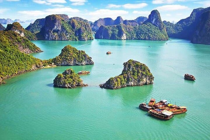 Halong Bay 5-Star Full-Day Luxury Cruise with Kayaking & Cooking Class photo 3