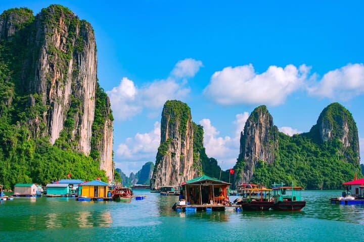 Halong Bay 5-Star Full-Day Luxury Cruise with Kayaking & Cooking Class