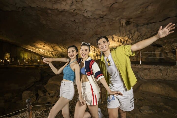Luxury Halong Bay Day Cruise: Sung Sot Cave, Titov Island & Kayaking photo 5