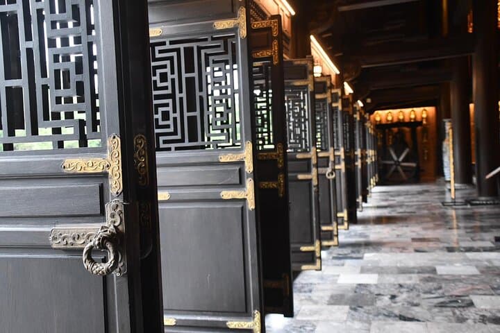 Ninh Binh Day Trip: Bai Dinh Pagoda, Trang An Boat Tour & Mua Cave Views photo 4