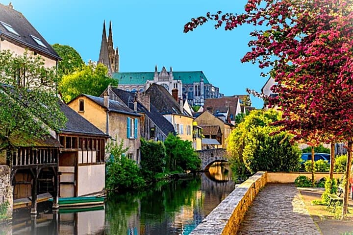 Chartres: Cathedral Stories and Medieval Streets Private Walking Tour photo 4
