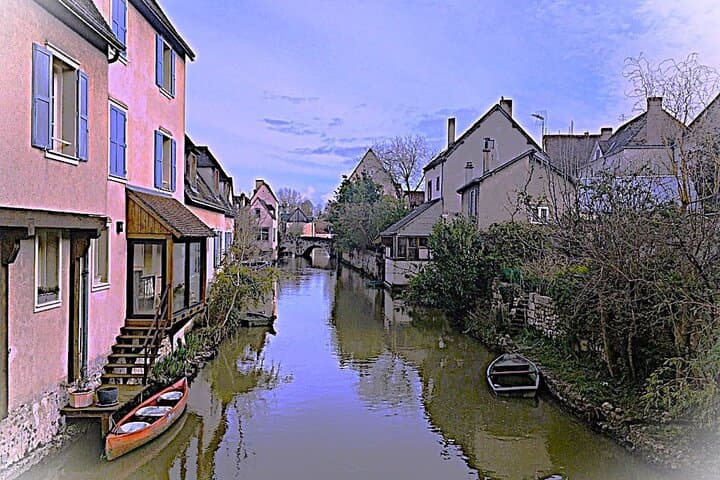 Chartres: Cathedral Stories and Medieval Streets Private Walking Tour photo 5