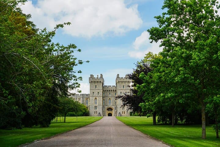 Windsor Castle & Southampton Cruise Transfer from London — Day Visit to Windsor and Onward Port Drop-off photo 6