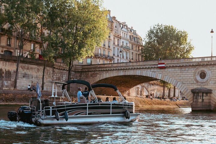 Private Seine Cruise in Paris: 90-Minute Sunset Boat Tour photo 5
