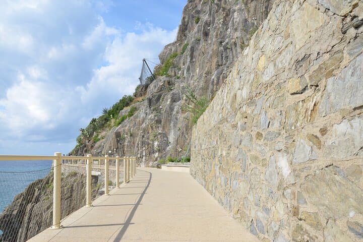 Explore the Via dell'Amore: Guided Cinque Terre Day Trip from La Spezia photo 3