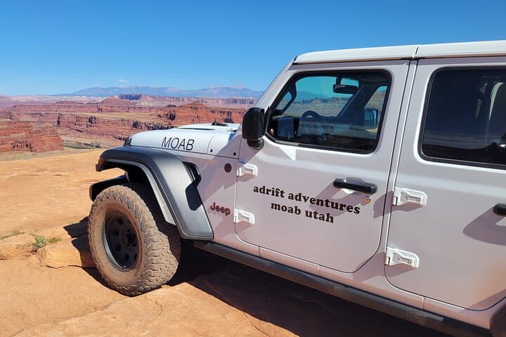 Shafer Trail 4x4: Backcountry Canyonlands Half-Day Jeep Tour from Moab