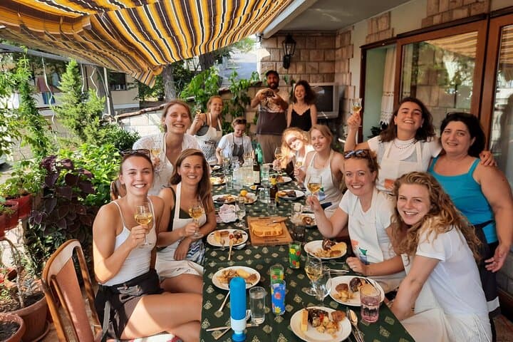 Kotor Old Town Private Walking Tour and Home-Hosted Gastro Experience