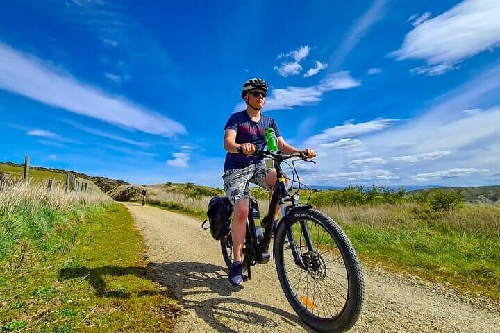 E-Biking Otago Central Rail Trail: Tunnels to Clyde on Sinch E-Bikes photo 4