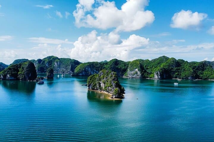 Halong & Lan Ha Bay 2-Day Luxury Cruise from Hanoi: Pools, Kayaks, and Caves