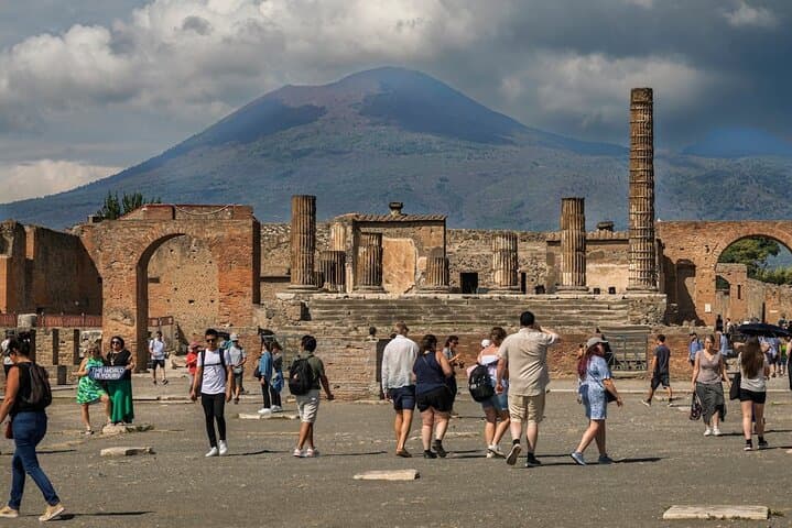 Pompeii Day Trip: Explore Ancient Ruins and Taste Neapolitan Delights