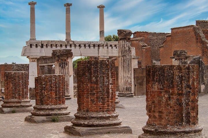 Pompeii Day Trip: Explore Ancient Ruins and Taste Neapolitan Delights photo 2