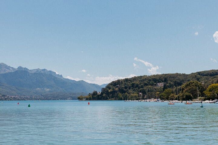 Perouges and Annecy Day Trip from Lyon: Medieval Village, Lake Annecy & Food Tasting
