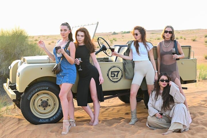 Dubai Desert Safari: Luxury Dune Bashing, Falconry & Stargazing Dinner