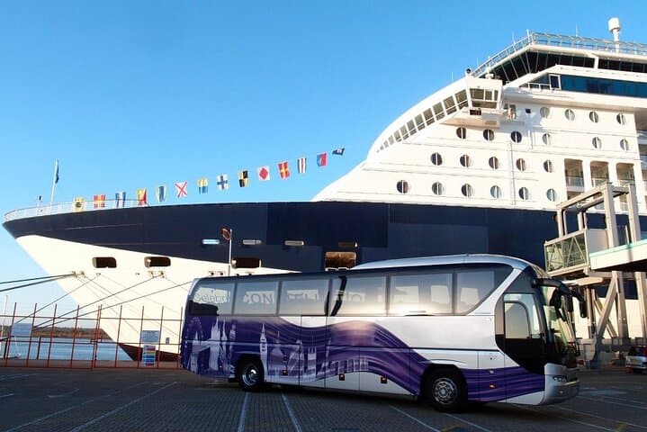 Southampton to London Sightseeing Tour with Pub Lunch and Hotel Drop-off photo 2