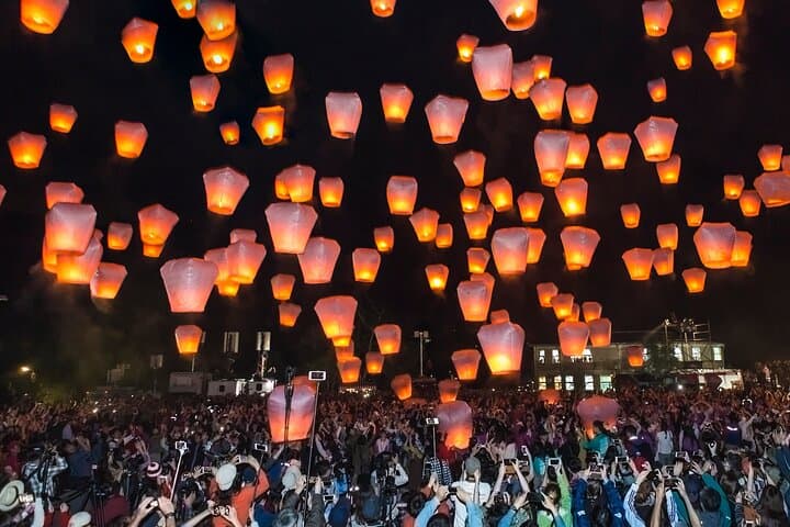 Jiufen, Shifen Waterfall & Pingxi Sky Lantern Day Tour from Taipei photo 3