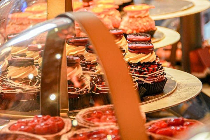 West End Donut Adventure: Sweets and Sights Walking Tour in London photo 2