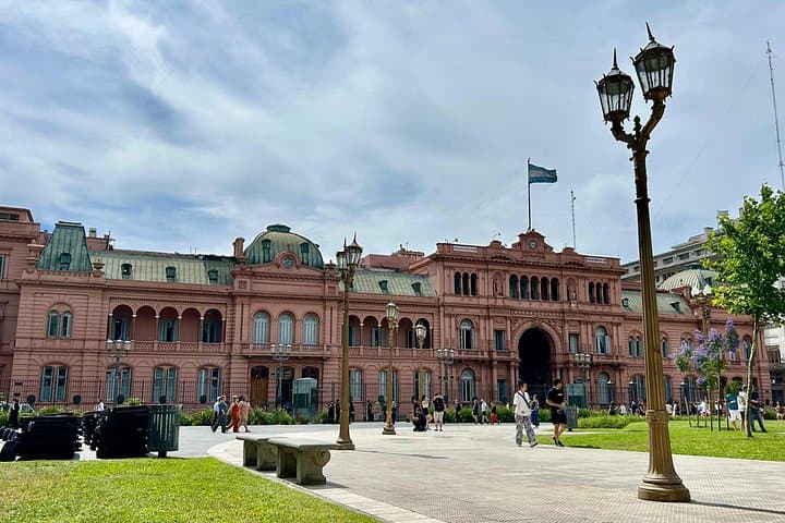 Private Buenos Aires City Tour with Local Guide — Plaza de Mayo to La Boca photo 2