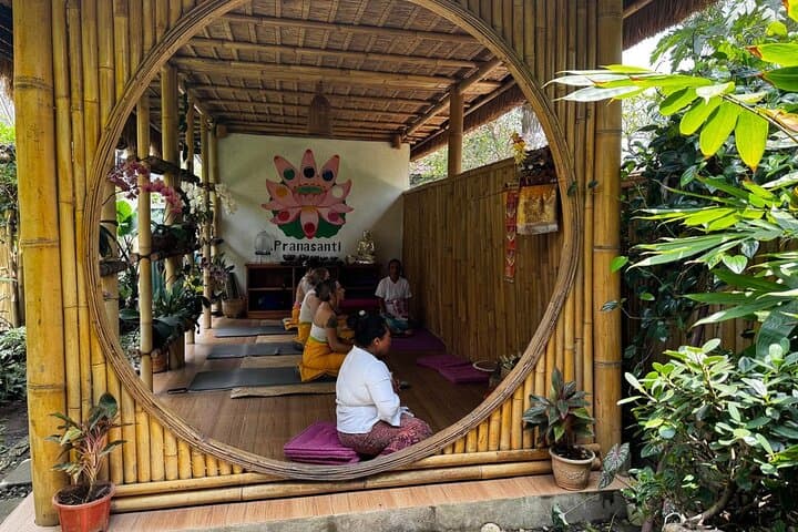 Balinese Priest Healing Ceremony in Ubud: 90-Minute Transformative Retreat
