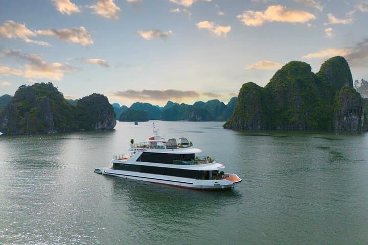 Lan Ha Bay Luxury Day Cruise from Cat Ba — Kayak, Swim & Sunset photo 2