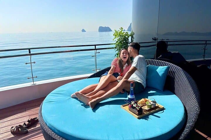 Lan Ha Bay Sunset Cruise from Cat Ba: Luxury Sunset, Kayaks & Jacuzzi photo 2