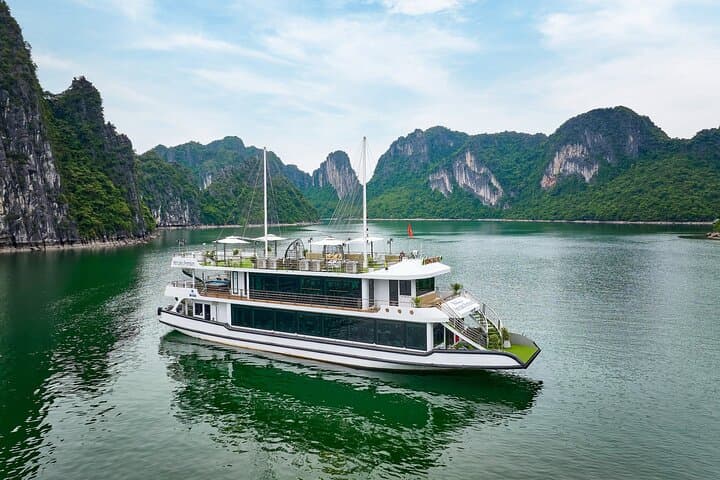 Halong Bay Deluxe Day Cruise from Hanoi: Sung Sot Cave, Ti Top & Kayaking photo 1