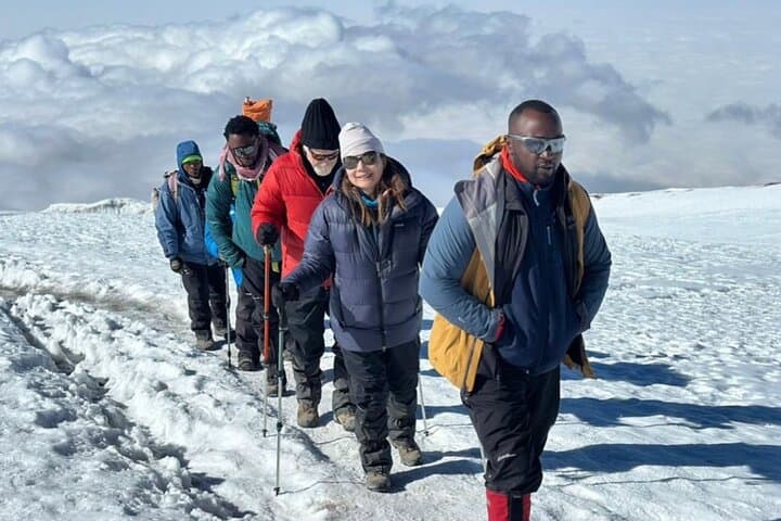 6-Day Marangu Route Kilimanjaro Trek: Hut-To-Hut Guide and Practical Tips photo 3